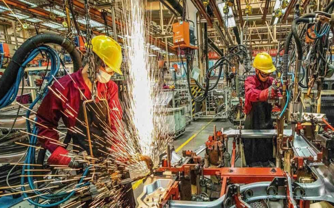 Jobs in manufacturing sector increased by 7.6 percent, salaries increased by 5.5 percent. Manufacturing sector saw 7.6 Percentage rise in jobs, 5.5 Percentage rise in salaries.