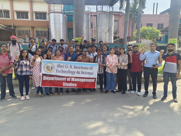 The process of making Jani biscuits from manufacturing to packaging. Industry visit of SGSITS college students: Know the process from making biscuits to packaging – Indore News